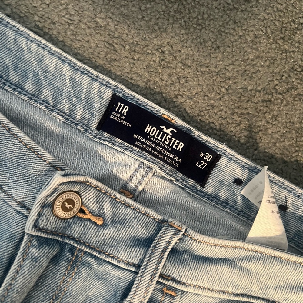 Hollister High Rise Light Blue Ripped Jeans - Picture 3 of 4